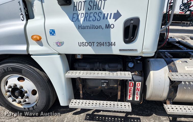 image for item KT9858 2012 Freightliner Cascadia  semi truck