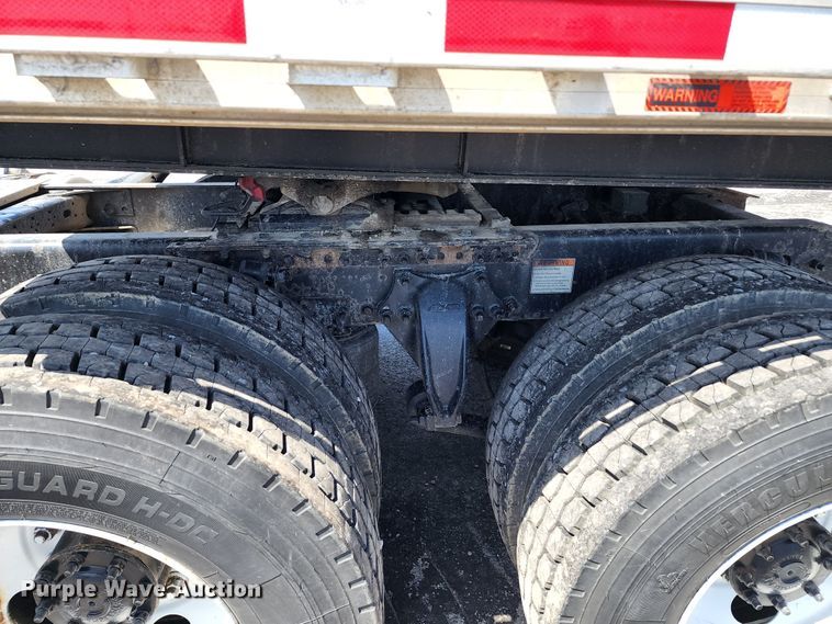 image for item KT9858 2012 Freightliner Cascadia  semi truck