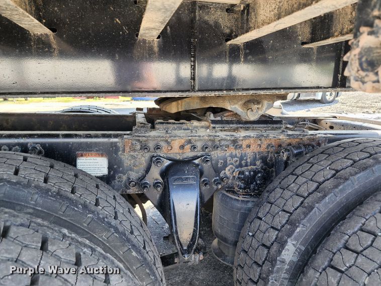 image for item KT9858 2012 Freightliner Cascadia  semi truck