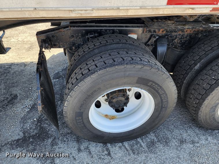 image for item KT9858 2012 Freightliner Cascadia  semi truck