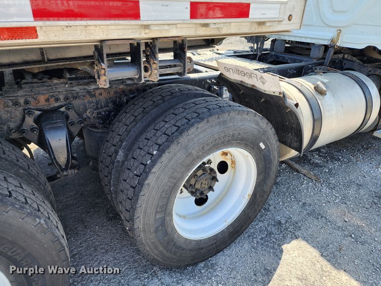 image for item KT9858 2012 Freightliner Cascadia  semi truck