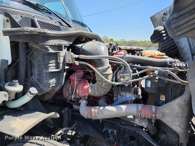 image for item KT9858 2012 Freightliner Cascadia  semi truck