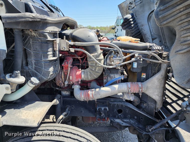 image for item KT9858 2012 Freightliner Cascadia  semi truck