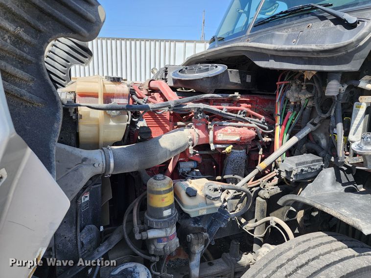 image for item KT9858 2012 Freightliner Cascadia  semi truck