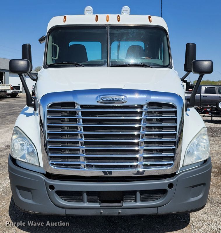 image for item KT9859 2012 Freightliner Cascadia  semi truck
