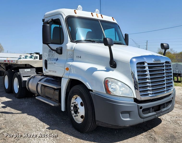 image for item KT9859 2012 Freightliner Cascadia  semi truck