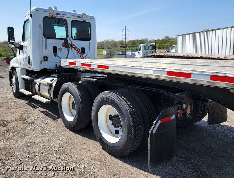 image for item KT9859 2012 Freightliner Cascadia  semi truck