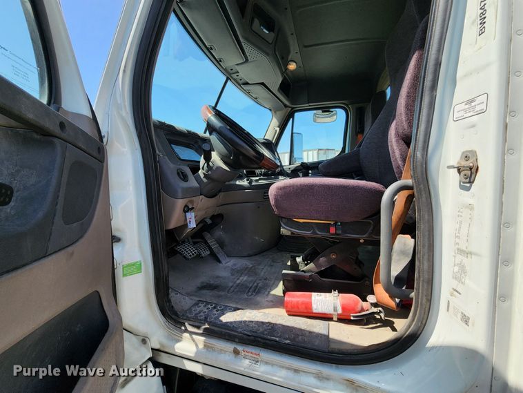 image for item KT9859 2012 Freightliner Cascadia  semi truck