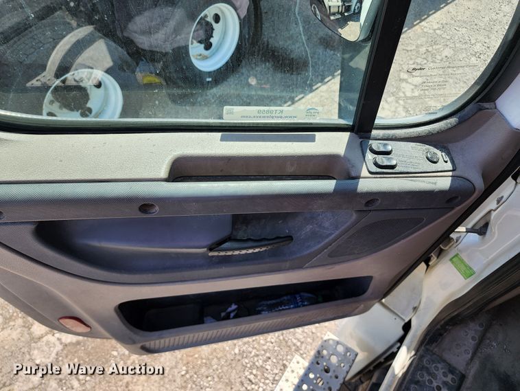 image for item KT9859 2012 Freightliner Cascadia  semi truck