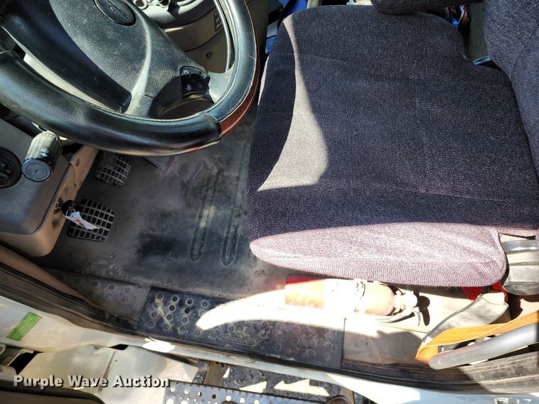 image for item KT9859 2012 Freightliner Cascadia  semi truck