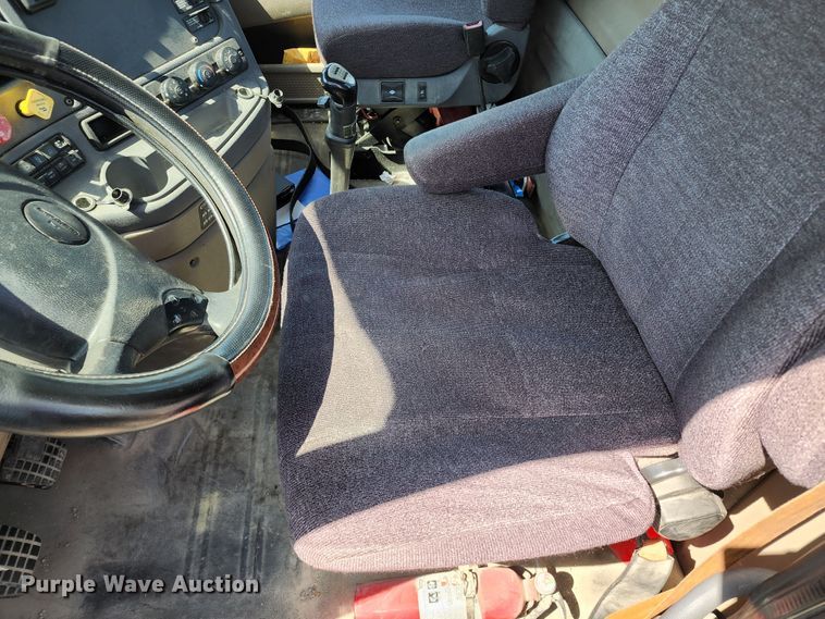 image for item KT9859 2012 Freightliner Cascadia  semi truck