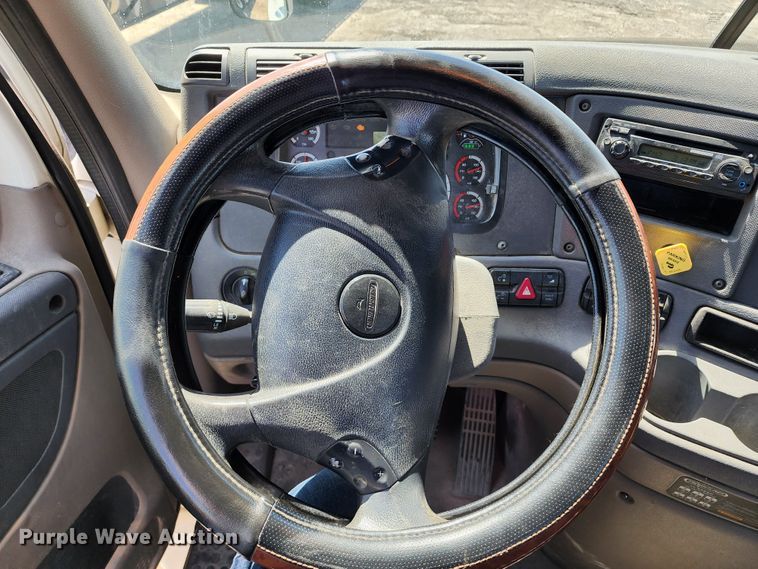 image for item KT9859 2012 Freightliner Cascadia  semi truck