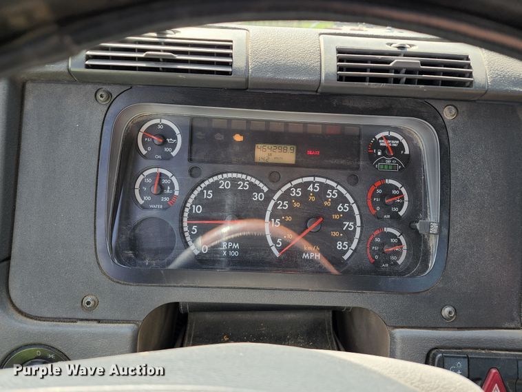 image for item KT9859 2012 Freightliner Cascadia  semi truck