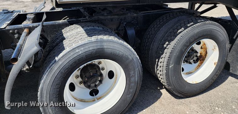 image for item KT9859 2012 Freightliner Cascadia  semi truck