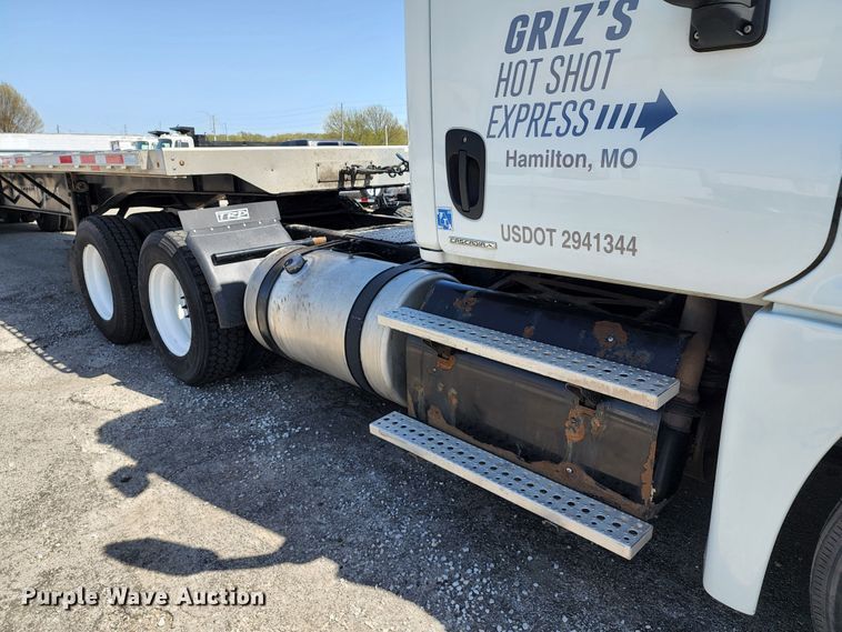 image for item KT9859 2012 Freightliner Cascadia  semi truck