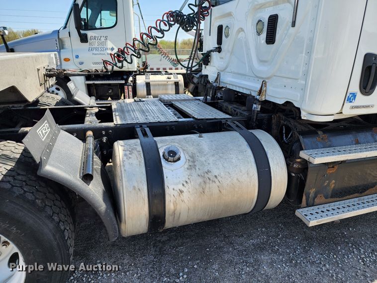 image for item KT9859 2012 Freightliner Cascadia  semi truck