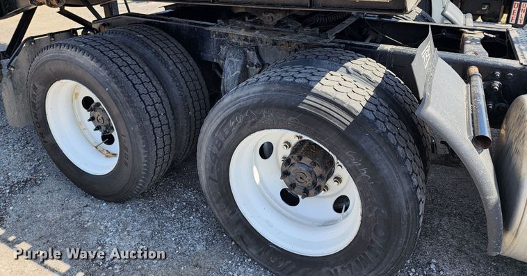 image for item KT9859 2012 Freightliner Cascadia  semi truck