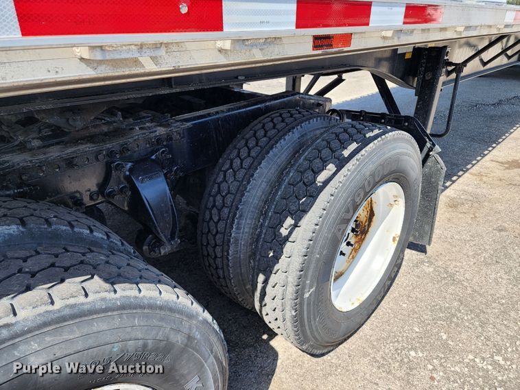 image for item KT9859 2012 Freightliner Cascadia  semi truck