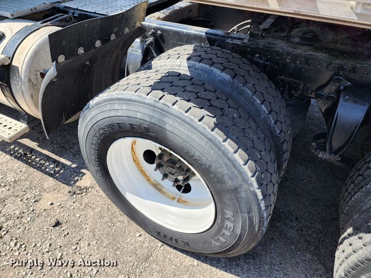 image for item KT9859 2012 Freightliner Cascadia  semi truck