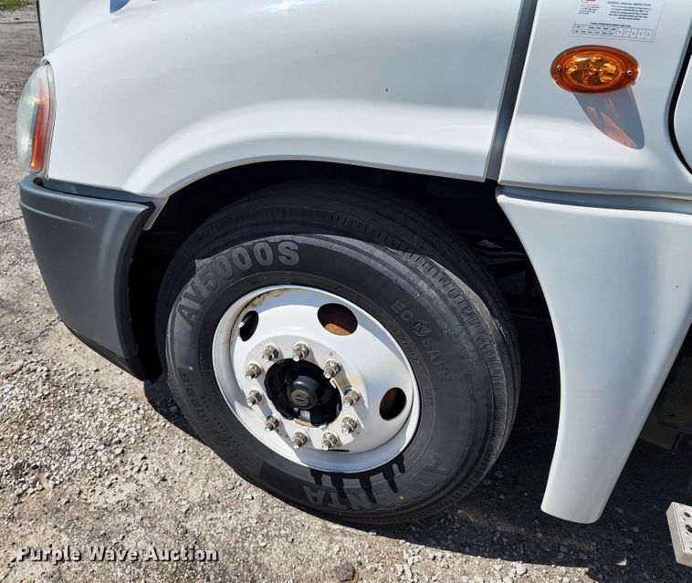 image for item KT9859 2012 Freightliner Cascadia  semi truck