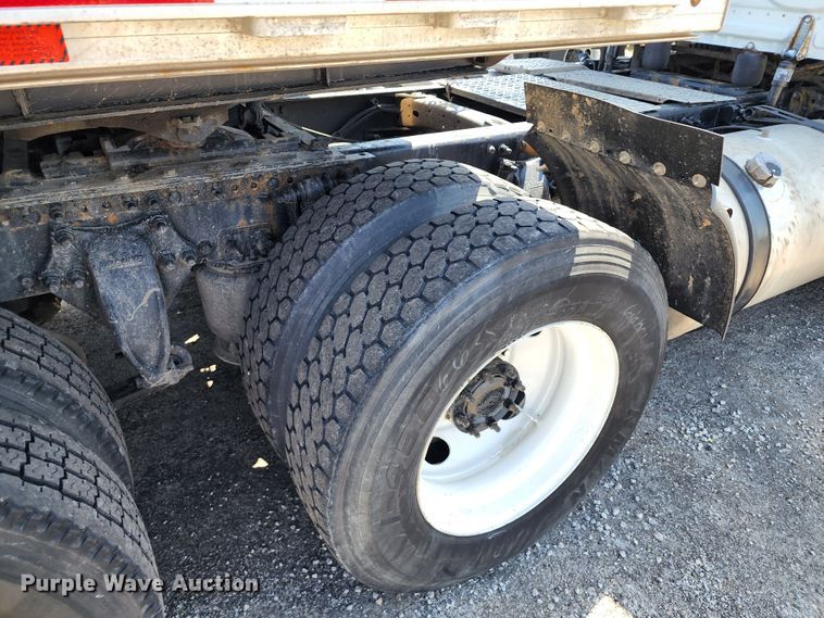 image for item KT9859 2012 Freightliner Cascadia  semi truck