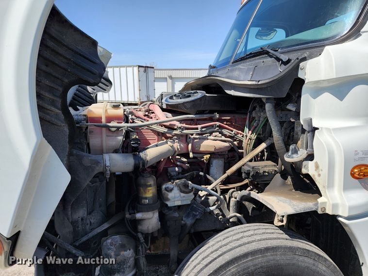 image for item KT9859 2012 Freightliner Cascadia  semi truck