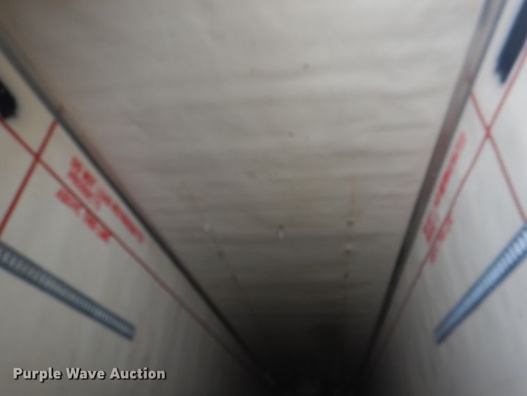 image for item KX9214 2003 Utility 3000R  refrigerated van trailer