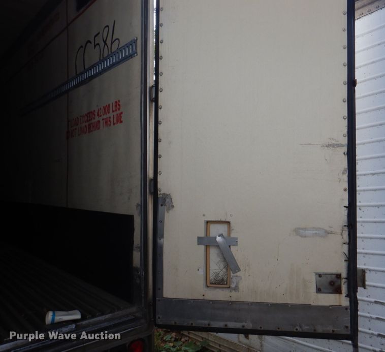 image for item KX9214 2003 Utility 3000R  refrigerated van trailer