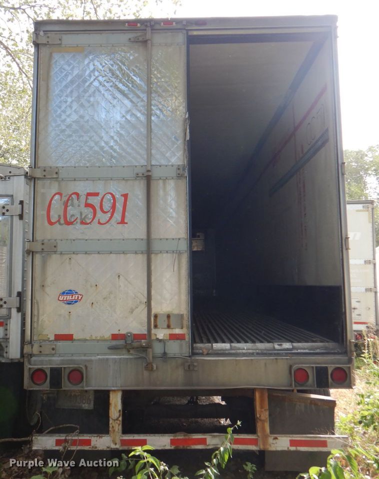 image for item KX9215 2004 Utility 3000R  refrigerated van trailer