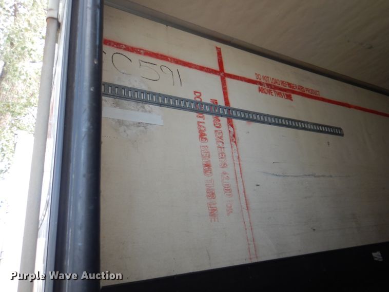 image for item KX9215 2004 Utility 3000R  refrigerated van trailer