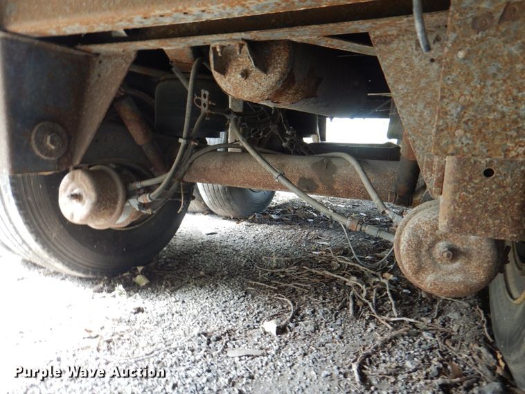 image for item KX9215 2004 Utility 3000R  refrigerated van trailer