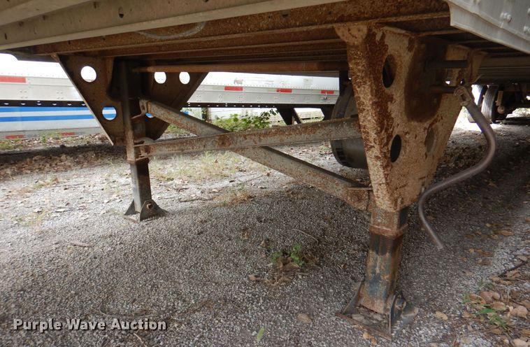 image for item KX9215 2004 Utility 3000R  refrigerated van trailer