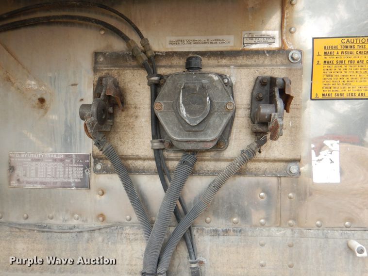 image for item KX9215 2004 Utility 3000R  refrigerated van trailer