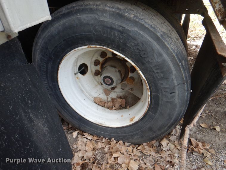 image for item KX9215 2004 Utility 3000R  refrigerated van trailer