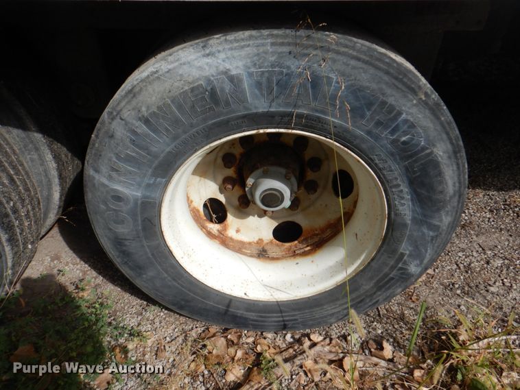 image for item KX9215 2004 Utility 3000R  refrigerated van trailer