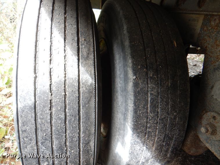 image for item KX9215 2004 Utility 3000R  refrigerated van trailer