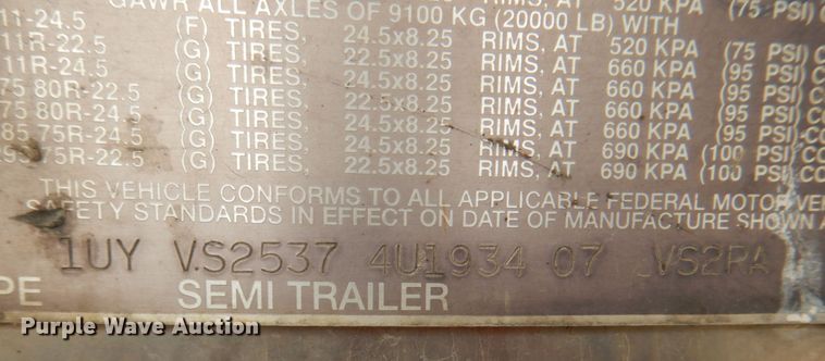 image for item KX9215 2004 Utility 3000R  refrigerated van trailer