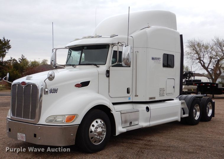 image for item LS9144 2014 Peterbilt 386  semi truck