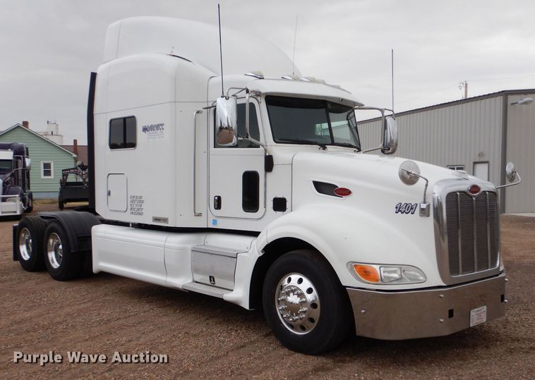 image for item LS9144 2014 Peterbilt 386  semi truck