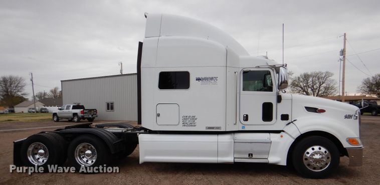 image for item LS9144 2014 Peterbilt 386  semi truck