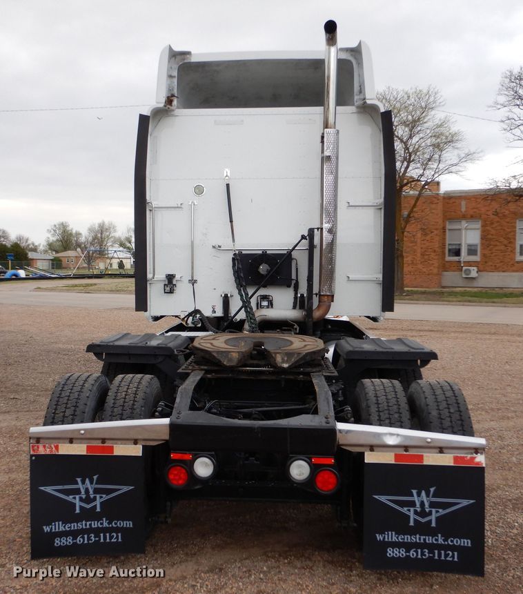 image for item LS9144 2014 Peterbilt 386  semi truck