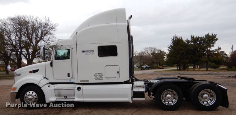 image for item LS9144 2014 Peterbilt 386  semi truck