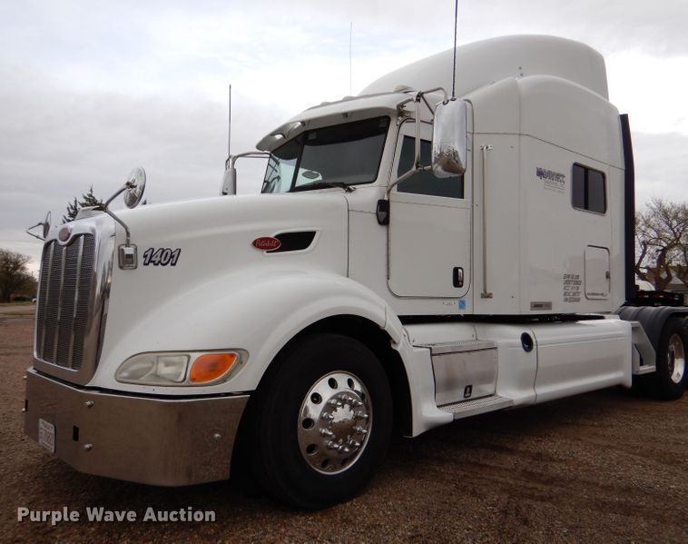 image for item LS9144 2014 Peterbilt 386  semi truck