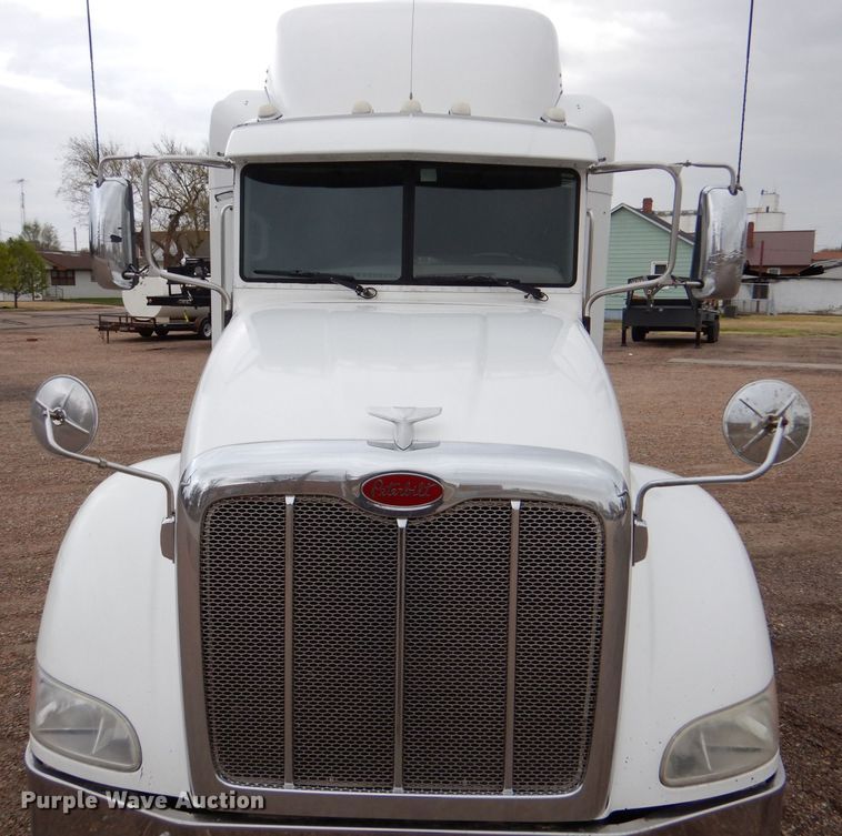 image for item LS9144 2014 Peterbilt 386  semi truck