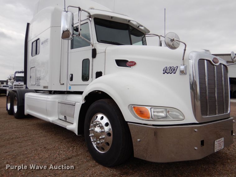 image for item LS9144 2014 Peterbilt 386  semi truck