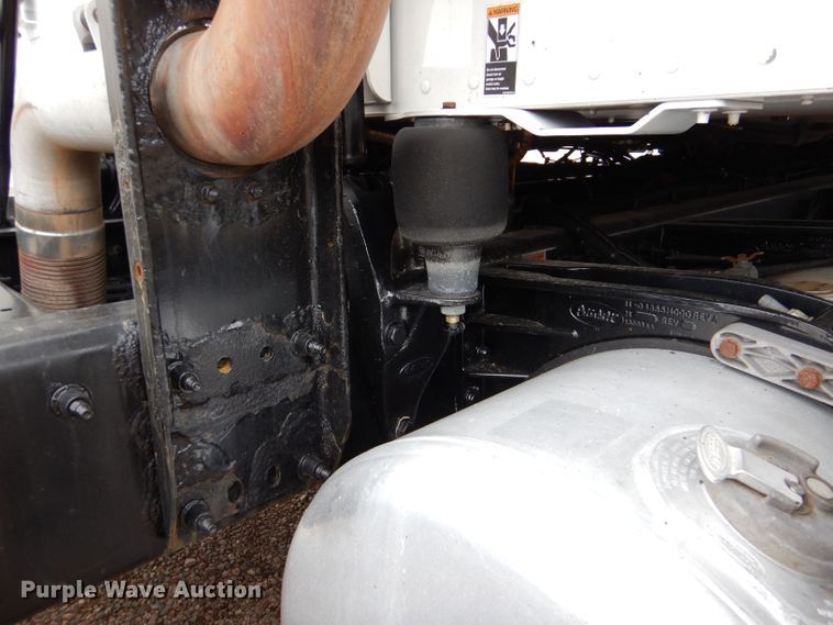 image for item LS9144 2014 Peterbilt 386  semi truck