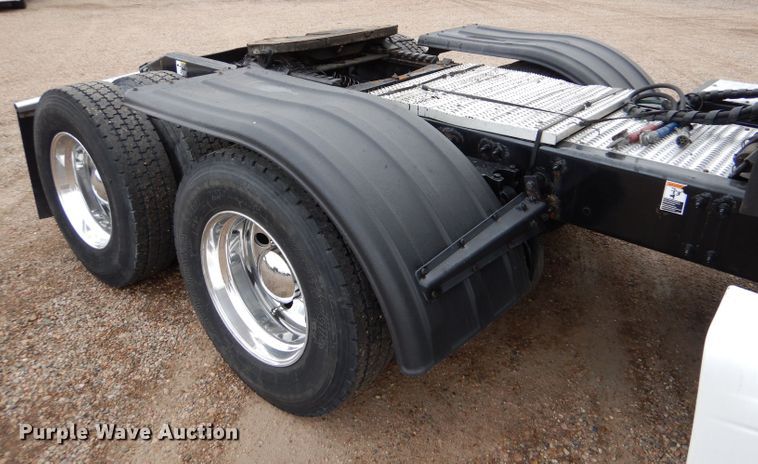 image for item LS9144 2014 Peterbilt 386  semi truck