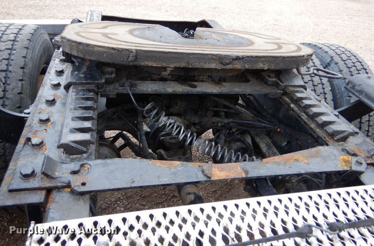 image for item LS9144 2014 Peterbilt 386  semi truck