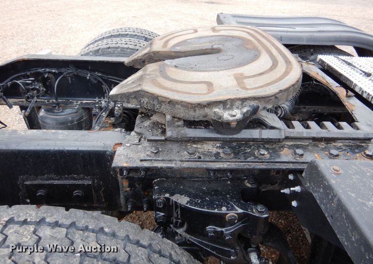 image for item LS9144 2014 Peterbilt 386  semi truck