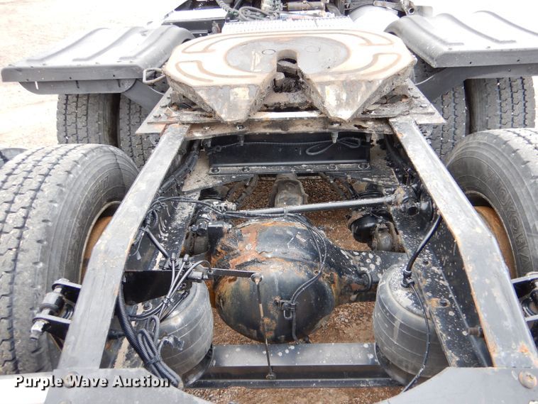 image for item LS9144 2014 Peterbilt 386  semi truck